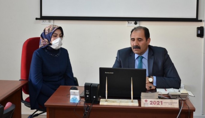 Erzincan'da okul idarecileri ve öğretmenlere yönelik "Erasmus: Eğitimin Avrupa'ya Açılan Kapısı" toplantısı yapıldı