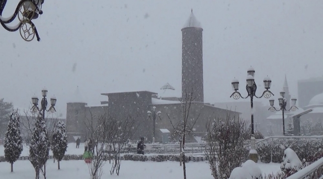 Erzurum'da kar esareti