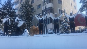 Erzurum'da soğuktan buzdan duvar oluştu