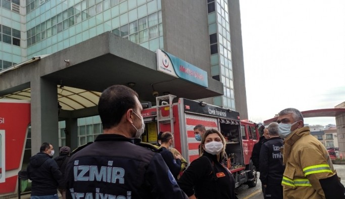 İzmir'de hastanede yangın paniği: Psikiyatri hastası yatağını yaktı