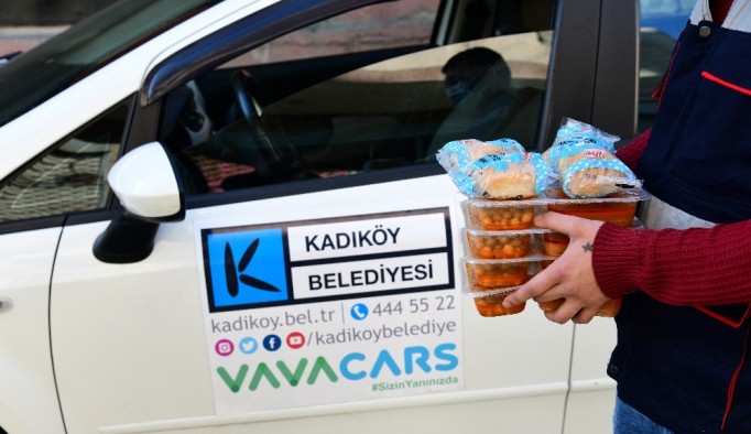 Kadıköy'de Covidli hastalara sıcak yemek