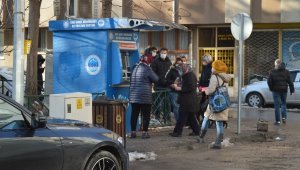 Kısıtlamanın ilk sabahında "sumaktik" kuyruğu