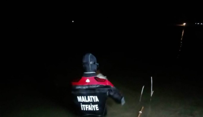 Malatya'da balıkçı teknesi alabora oldu: 1 kişi kayıp