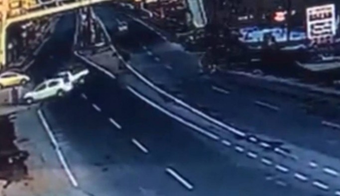 (Özel) 1 kişinin hayatını kaybettiği ve 5 kişinin yaralandığı kaza kamerada