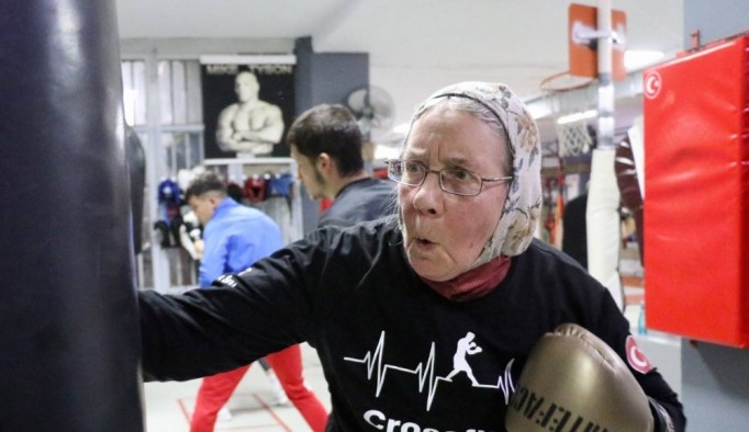 (Özel haber) Antalya'nın Süper ninesi tüm boksörlere meydan okuyor