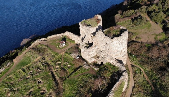 (Özel) UNESCO listesindeki tarihi kale harabeye döndü