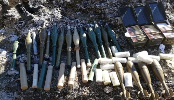 Pençe-Kaplan Operasyonu'nda PKK'ya ait sığınakta mühimmat ve yaşam malzemesi ele geçirildi