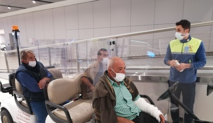 Somali'deki terör saldırısında hayatını kaybeden Türk işçilerin cenazesi Türkiye'ye getirildi