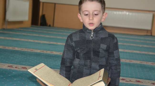 4 yaşında Kur'an-ı Kerim'i hatim etti