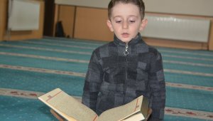 4 yaşında Kur'an-ı Kerim'i hatim etti