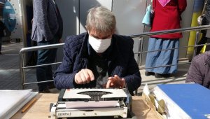 45 Yıllık arzuhalci, zamana meydan okuyor