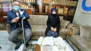 87 yaşındaki nine ördüğü çorapları Mehmetçiğe hediye etti