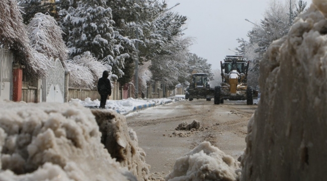 Aziziye Belediyesi'nde karla mücadele mesaisi
