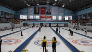 Curling Süper Lig müsabakaları 95 sporcunun katılımıyla Erzurum'da başladı