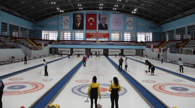 Curling Süper Lig müsabakaları 95 sporcunun katılımıyla Erzurum'da başladı