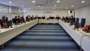 Emekli personelini plaketle uğurladı