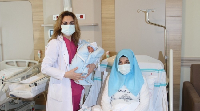 Erzurum Şehir Hastanesi'nde ilk kez suda doğum gerçekleşti
