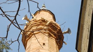 Hırsızlar 510 yıllık camiye dadandı