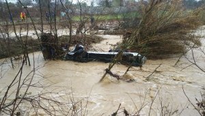 İzmir'deki selde 2 kişinin cansız bedenine ulaşıldı