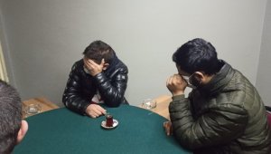 Kumar baskınında 'Özel Güvenlik' elbiseli oyunsever, polisi kandıramadı