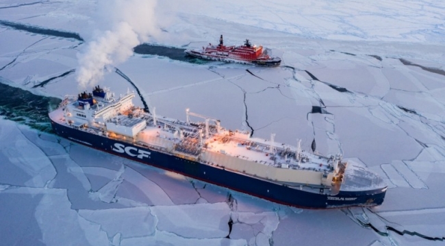 Rus gemisi tarihte ilk kez kışın Kuzey Buz Denizi'ni geçti
