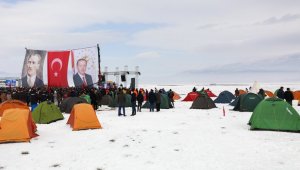 Terörden arındırılan Ağrı Dağı yeniden tırmanışa açıldı