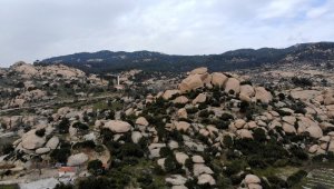 Türkiye'nin en yaşlı kayalarıyla dikkat çeken o vadi