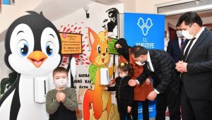 Yakutiye Belediyesinden öğrenciler için eğlenceli dezenfekte standı