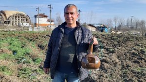 Yetiştirdiği süs kabaklarından kuşlara yuva yaptı