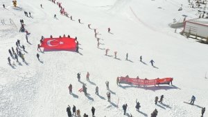 300 sporcu Türk bayrakları ile aynı anda kaydı