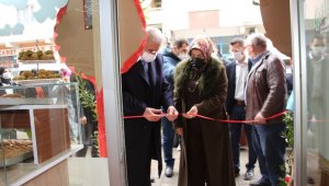 Antep'ten Oltu'ya tatlı getiriyorlar