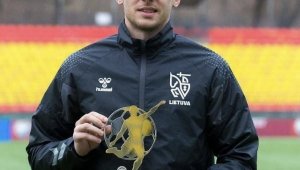 BB Erzurumsporlu Novikovas, Litvanya'da yılın futbolcusu seçildi