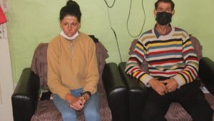 Bitlenen saçlarını benzinle yıkamak isterken...