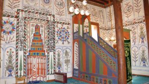 Çivi kullanılmadan yapılan tarihi ahşap cami...