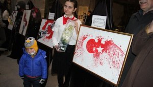 Çizgilerle İstiklal Marşı'nı resimlediler