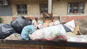 Çöp evden 4 traktör atık malzeme çıkarıldı