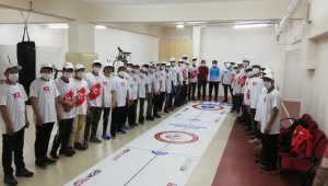 Devlet korumasındaki Afganlı çocukların Floor Curling heyecanı