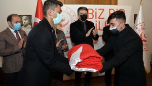 Erzurum'da bayrak teslim töreni