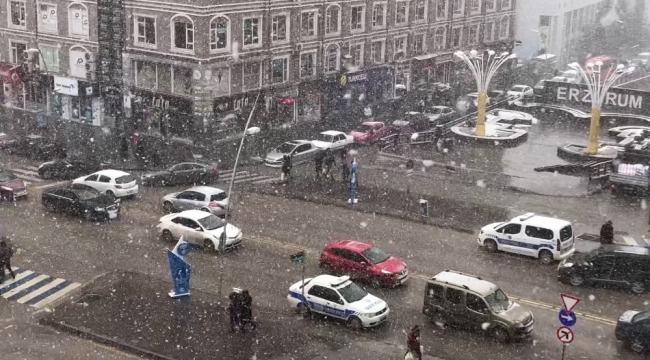Erzurum'da bir yağıyor bir duruyor