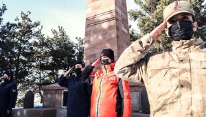 Erzurum'da görevli kadın jandarmalardan Nene Hatun'a ziyaret