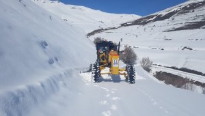 Erzurum'un kar çilesi bitmiyor