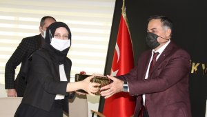 Görevde yükselenler ödüllendirildi