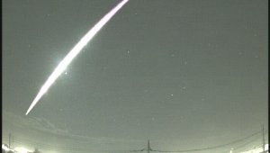 Japonya'da ateş topuna dönen göktaşı gökyüzünü aydınlattı