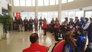 Kadınlar için çaldı söylediler