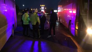 Şehirlerarası otobüste maske tartışması...Yolcu muavinin boğazını sıktı