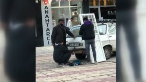 70 lira servis ücreti ödememek için kapıyı söküp tamirciye getirdi