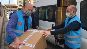 900 çocuğa bayramlık kıyafet hediye edildi