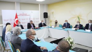 Bakan Koca: "Yaz döneminde 18 yaş üstü herkesin aşılanması çabası içindeyiz"