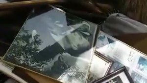 Çöpe atılan Atatürk posterleri ve İstiklal Marşı tabloları nedeniyle müdür görevden uzaklaştırıldı