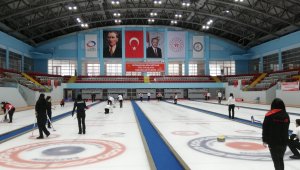 Curling milli takımlarının Erzurum kampı sürüyor